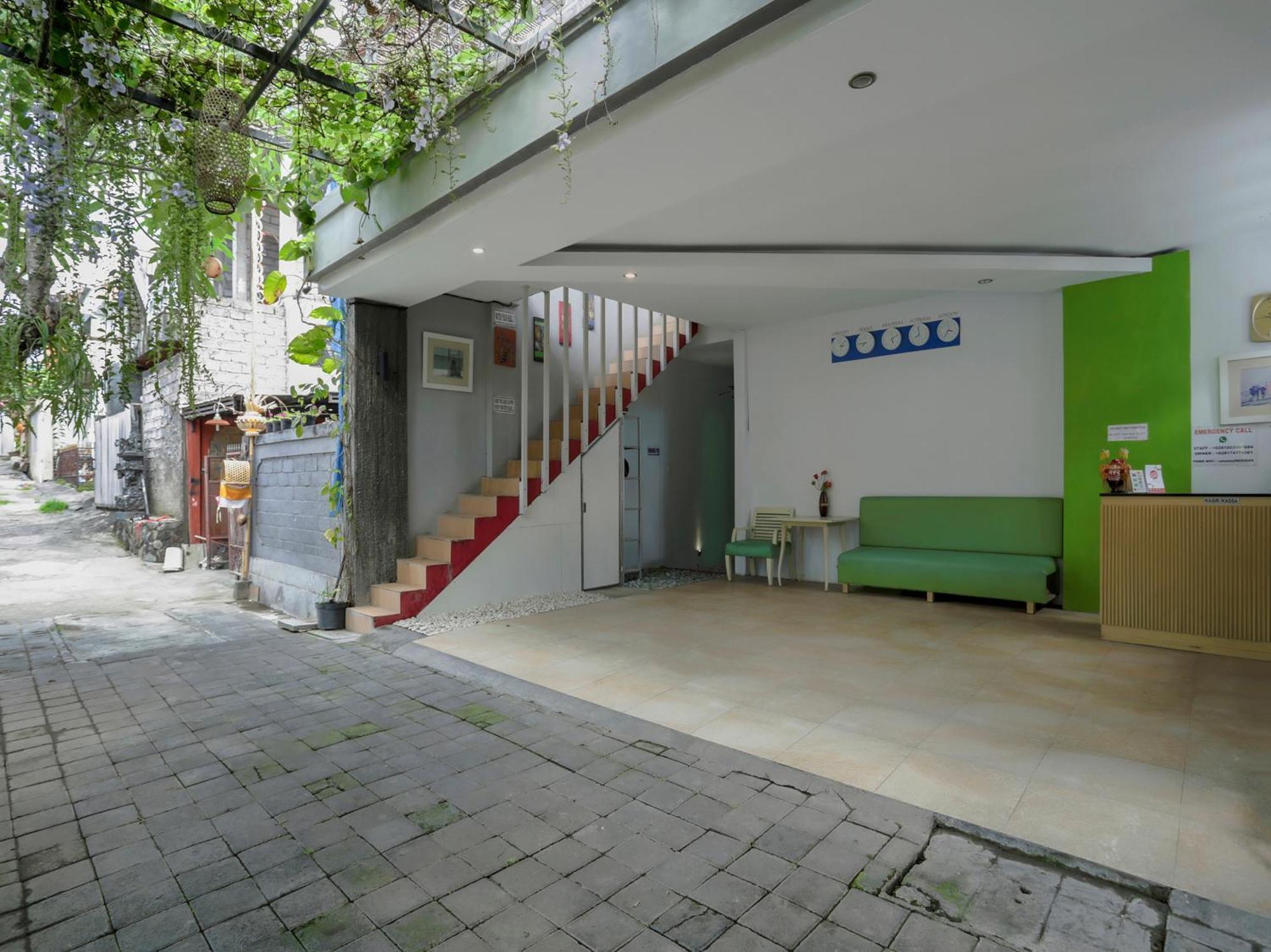Oyo 3852 Valomia Guest House 덴파사르 외부 사진
